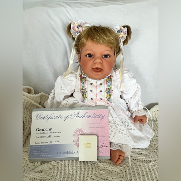 Lee Middleton & Reva Schick Doll - GERMANY -65 of 2500 - Signed - Picture 1 of 14